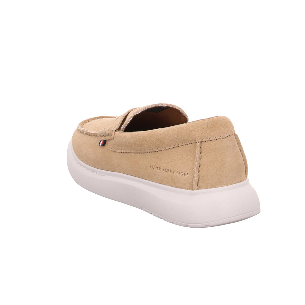 Tommy Hilfiger |