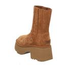 Ugg |